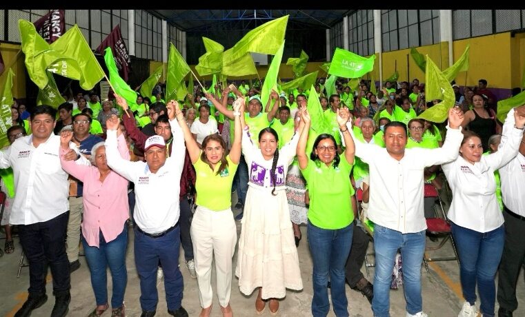 Nancy Benítez será la primera mujer presidenta de Xoxocotlán; es arropada por xoxeñas y xoxeños
