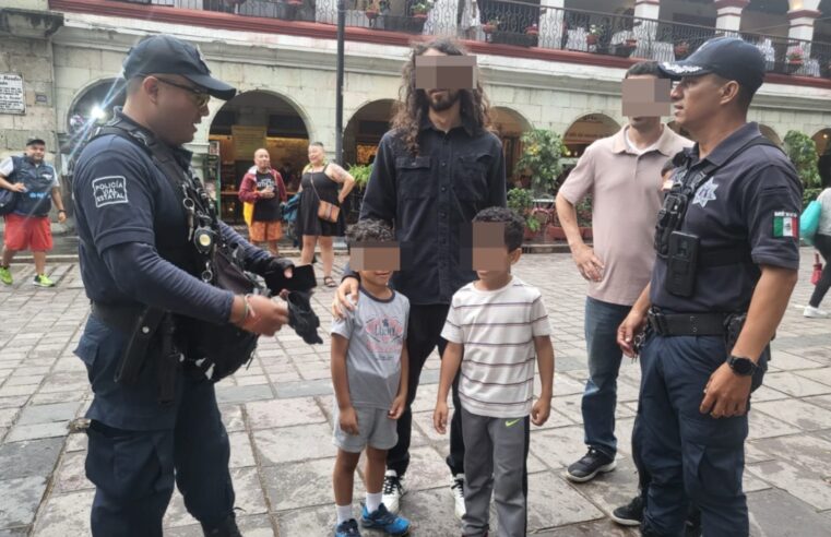 Policía Vial Estatal localiza y entrega a salvo a menor extraviado en la capital oaxaqueña