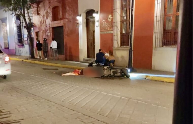 Muere una mujer motociclista al ser atropellada por una pipa
