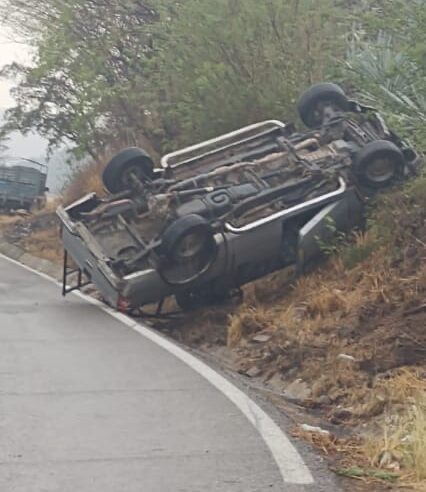 Se registra aparatoso accidente en la 190