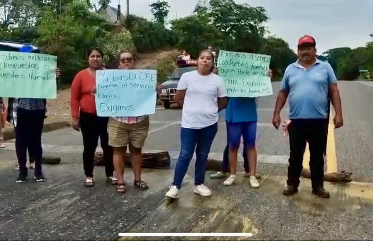 Persiste bloqueo en la Carretera Transísmica: llevan 4 días sin luz