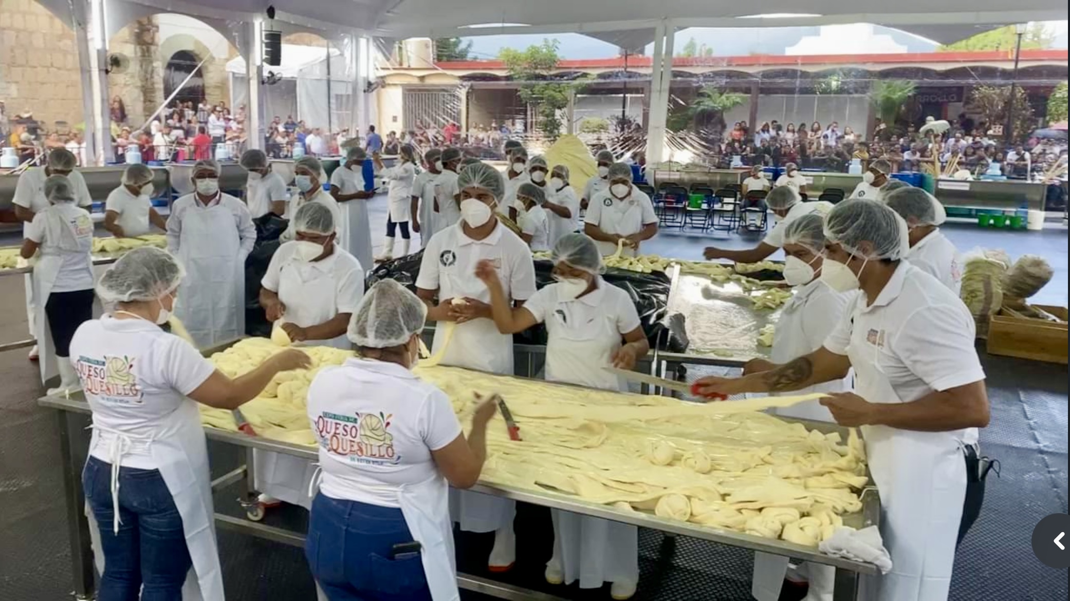 Oaxaca inscribe su nombre en el libro de los Récord Guinness con el quesillo más grande del mundo