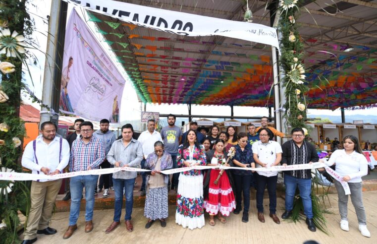 La Saymi Pineda inaugura la primer Guelaguetza de las Montañas