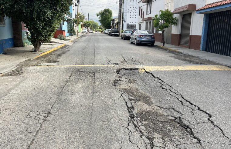 Ante indiferencia del Ayuntamiento de Santa Lucía del camino, Vecinos de la Colonia Las Flores pedirán “vaquita” para reparar su calle