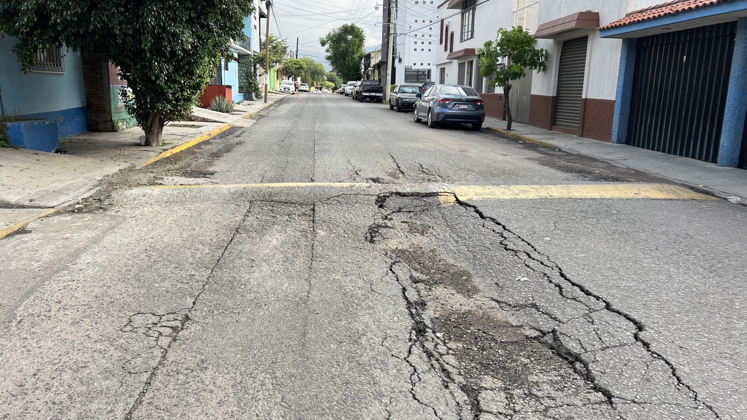 Ante indiferencia del Ayuntamiento de Santa Lucía del camino, Vecinos de la Colonia Las Flores pedirán “vaquita” para reparar su calle
