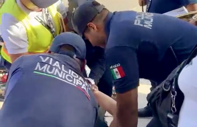 Vergonzoso actuar de la Policía Municipal de Huajuapan, 9 elementos no podían con un joven