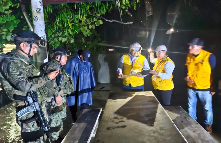 Evacuan a habitantes de comunidades de la Costa ante el desbordamiento de ríos
