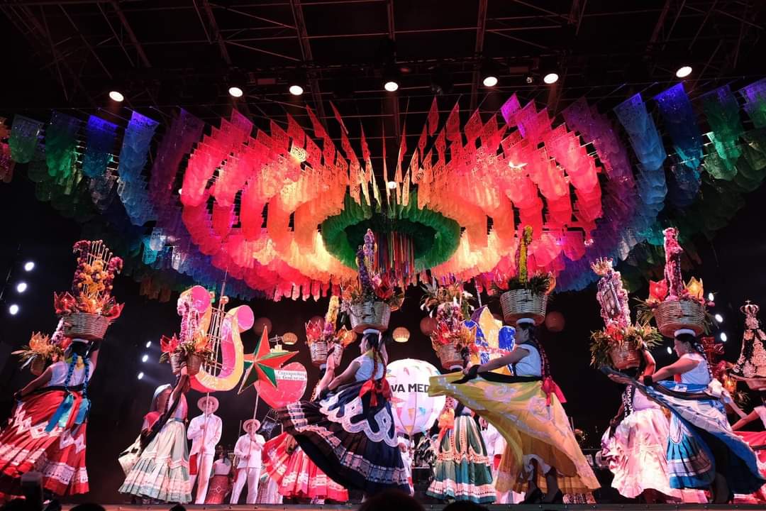 La Guelaguetza, encuentro racial oaxaqueño abre el 52 Festival Internacional Cervantino