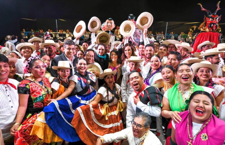 La Guelaguetza es la mejor manifestación de hermandad y alegría de Oaxaca y que hoy compartimos al mundo: dijo Saymi Pineda desde el Cervantino