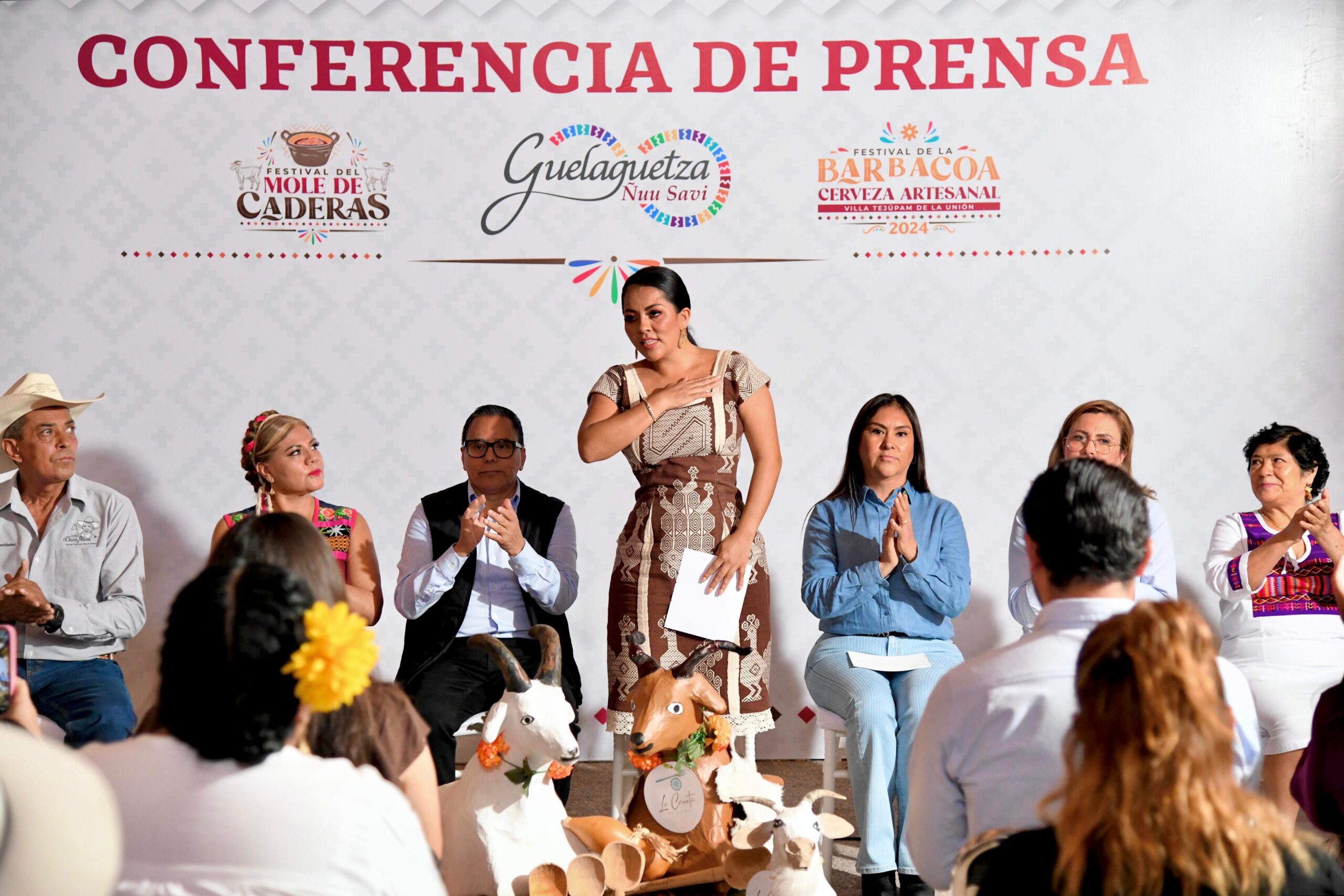 Preparan Guelaguetza Mixteca: Saymi Pineda anuncia el Festival del Mole de Caderas en Oaxaca