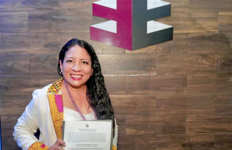 Nancy Benítez recibe constancia de mayoría como Presidenta Municipal de Xoxo
