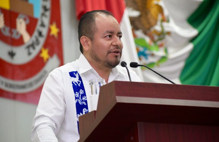 Propone Israel López Sánchez declarar como patrimonio cultural al atuendo femenino de San Pablo Tijaltepec, para frenar plagio