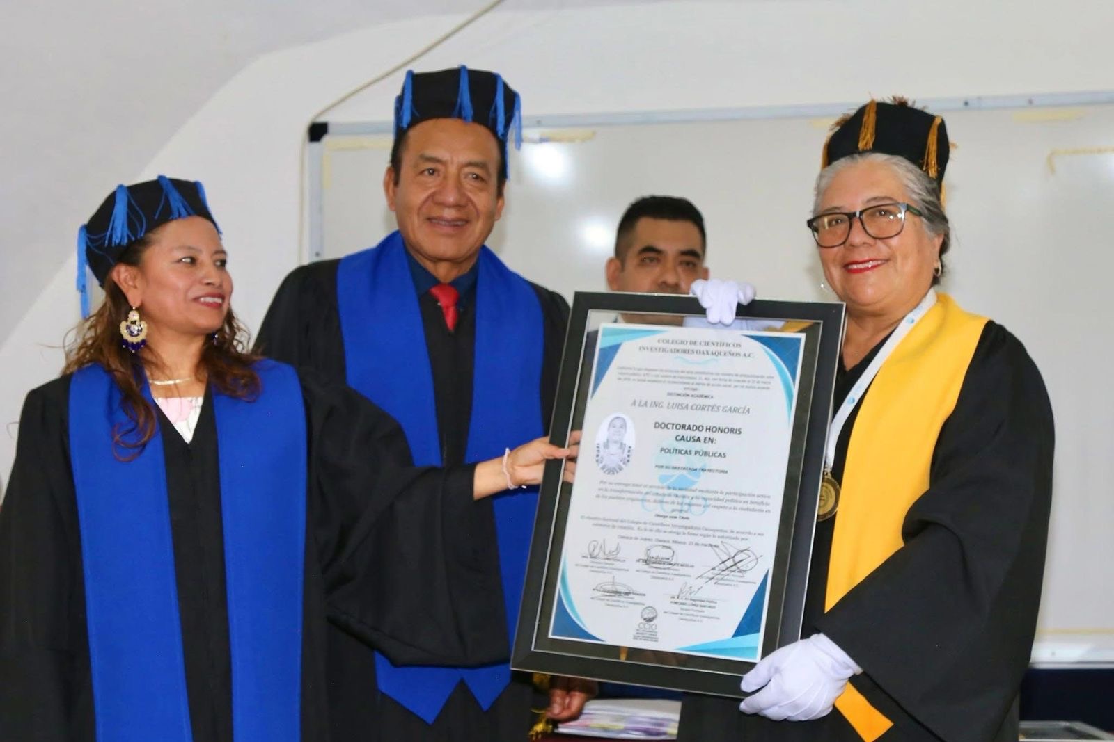 Senadora Luisa Cortés recibe Doctorado Honoris Causa en Políticas Públicas