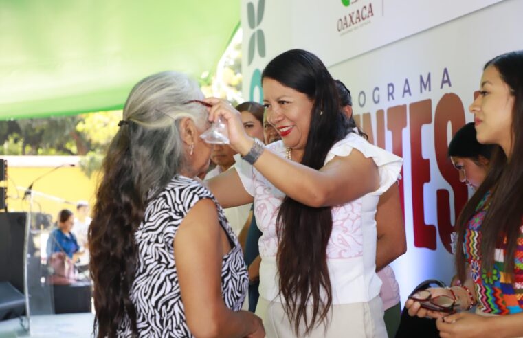 Xoxocotlán refuerza su compromiso social con la entrega de lentes para vista cansada