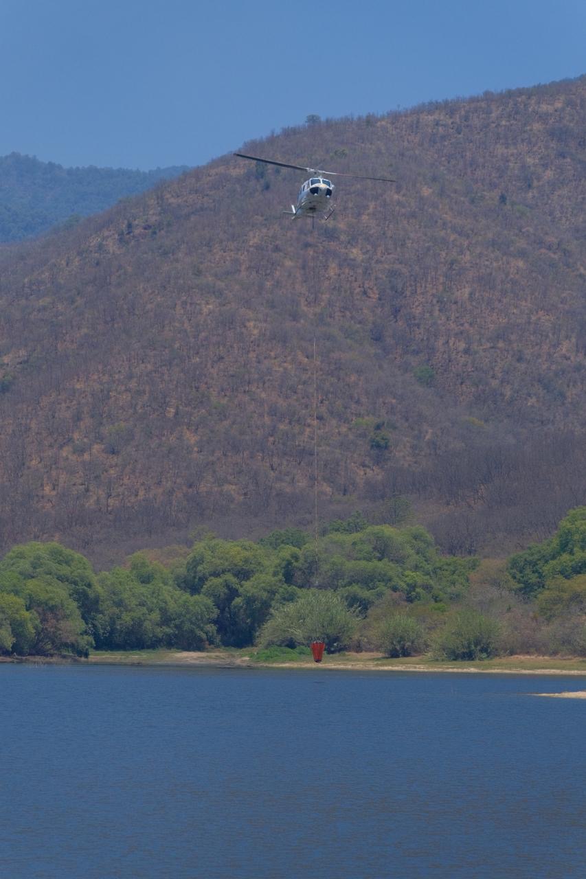 Reforzó Gobierno de Oaxaca labores de combate de incendio forestal con 33 descargas aéreas