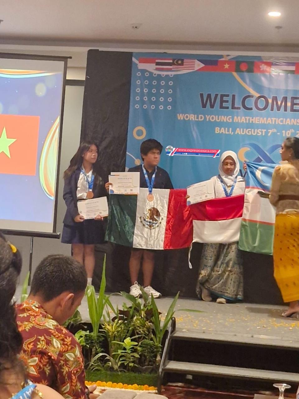 Estudiante oaxaqueño gana medalla de bronce en matemáticas en Bali, Indonesia