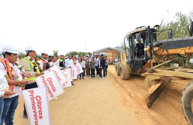 Inicia Gobernador de Oaxaca pavimentación de la avenida Río Salado en Santa Cruz Amilpas