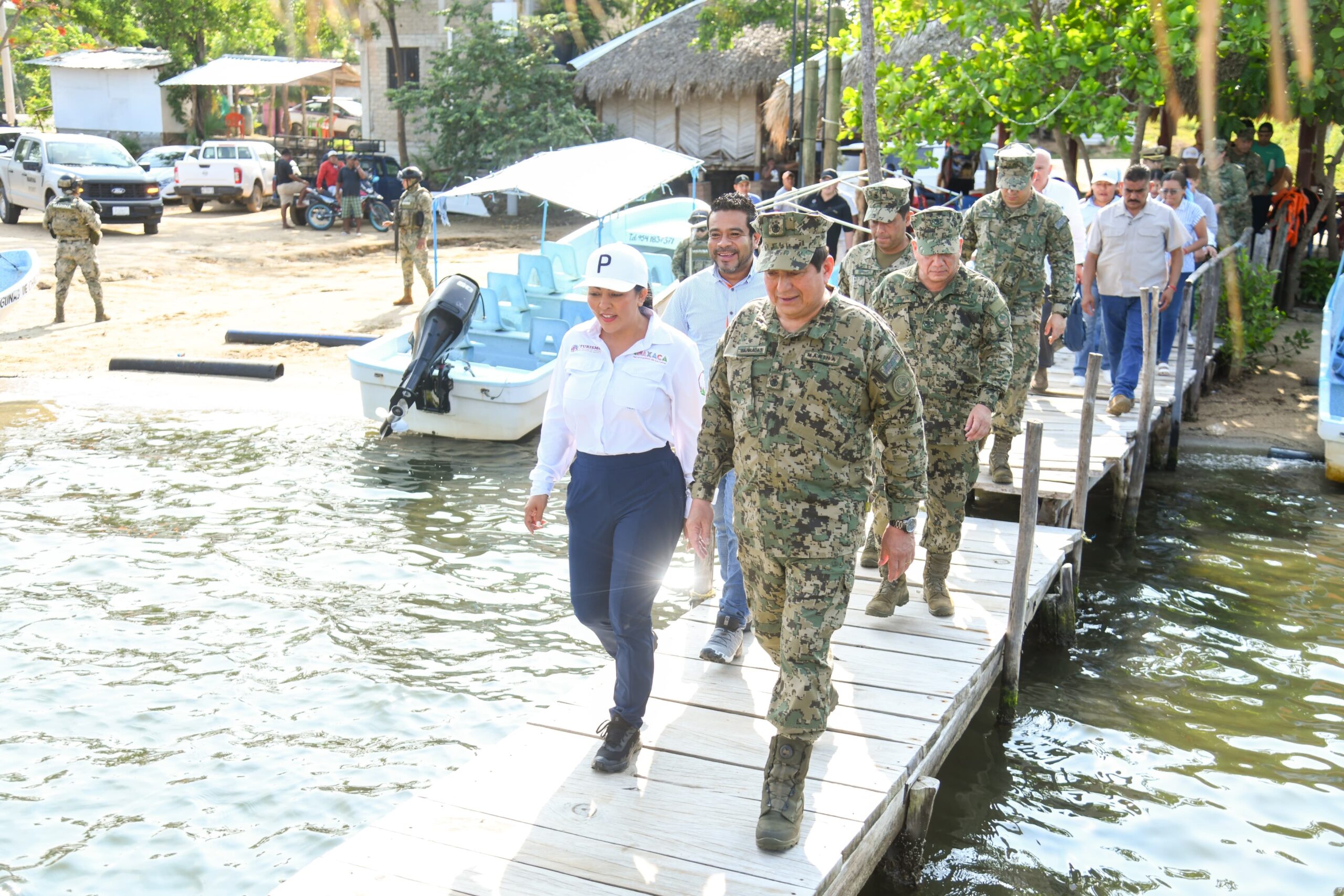 Gobierno del Estado y Semar refuerzan acciones para reactivar el turismo en la Villa de Tututepec