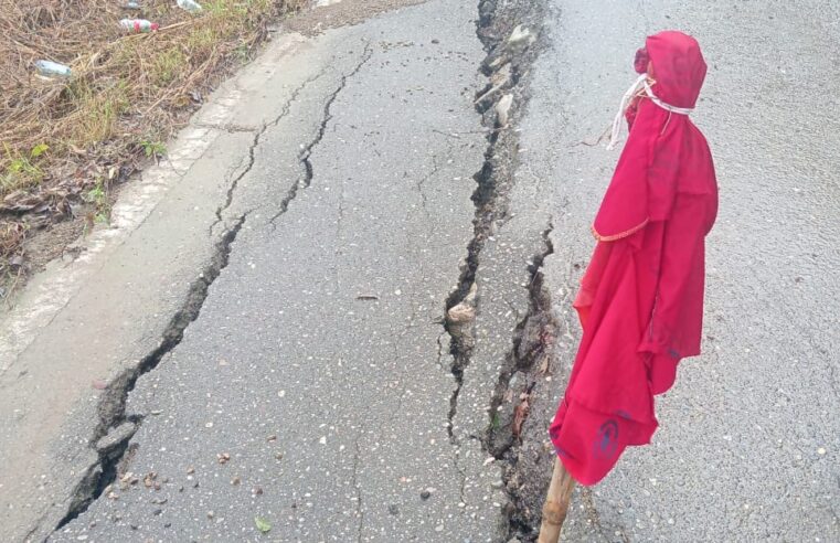 Se registra hundimiento en la carretera federal 182, tramo Tuxtepec – Jalapa de Díaz ¡extrema precauciones!