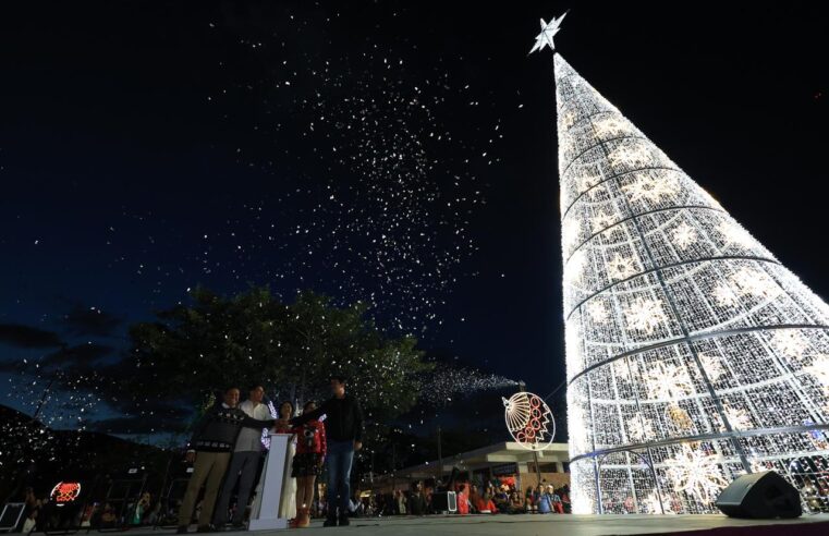 En presencia de 20 mil asistentes, Irma Bolaños y Salomón Jara inauguran el Festival Navideño que fortalece lazos familiares