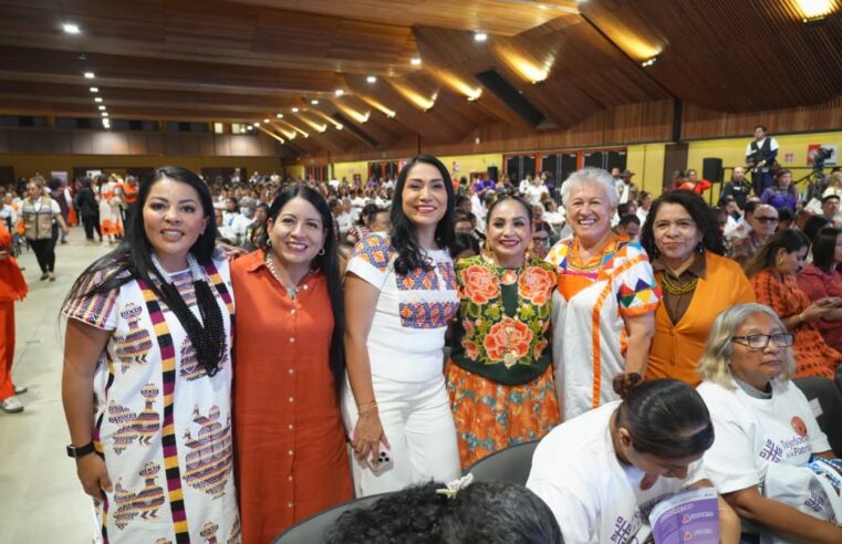 Saymi Pineda presente en el Encuentro Estatal de Tejedoras De La Patria por una vida libre de violencia