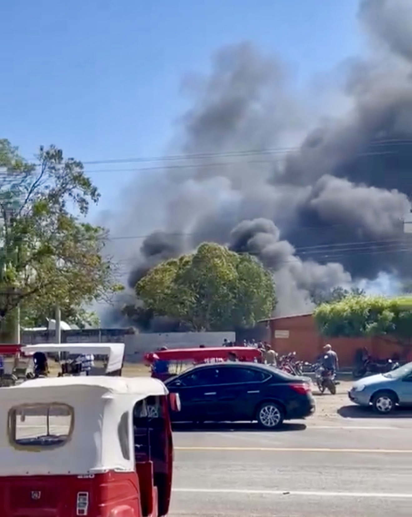 Explota una pipa con combustible en Santa Domingo Zanatepec