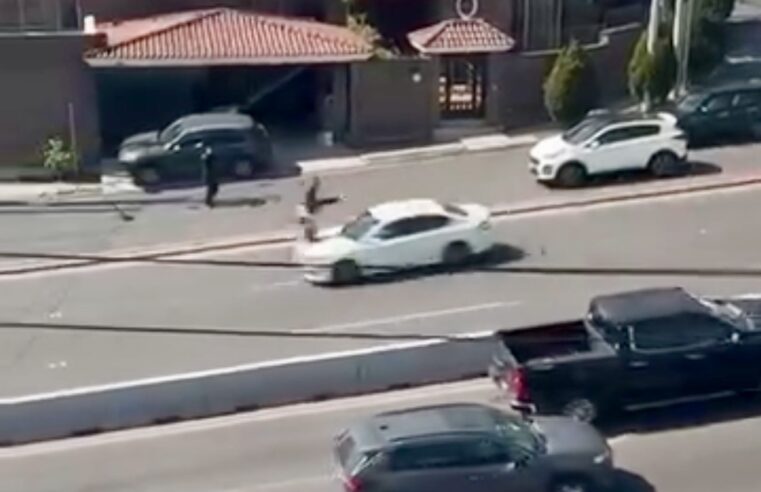 Mujer con depresión post parto fue atropellada en medio de una crisis: su estado es crítico