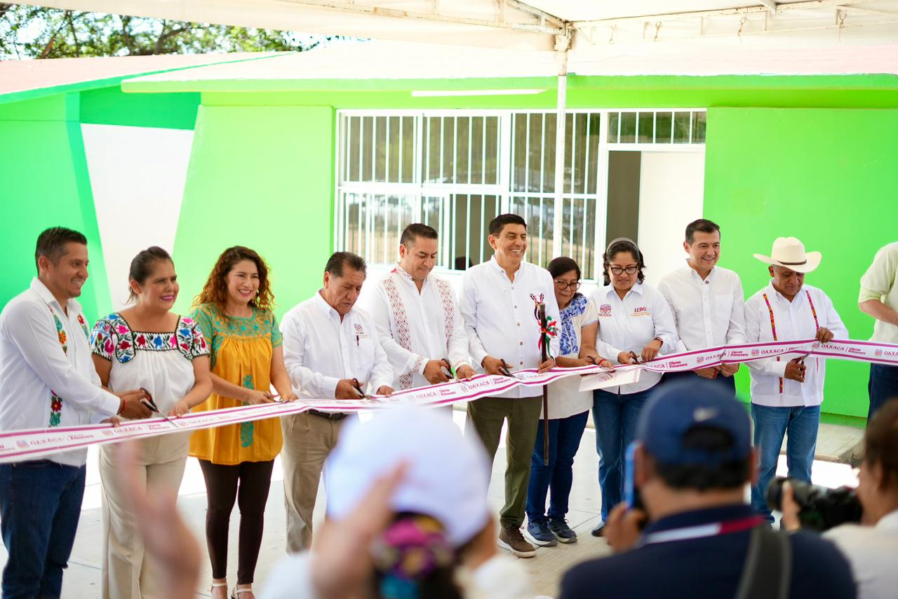 El IEBO 112 de la Ciénega de Zimatlán recibió una aula nueva
