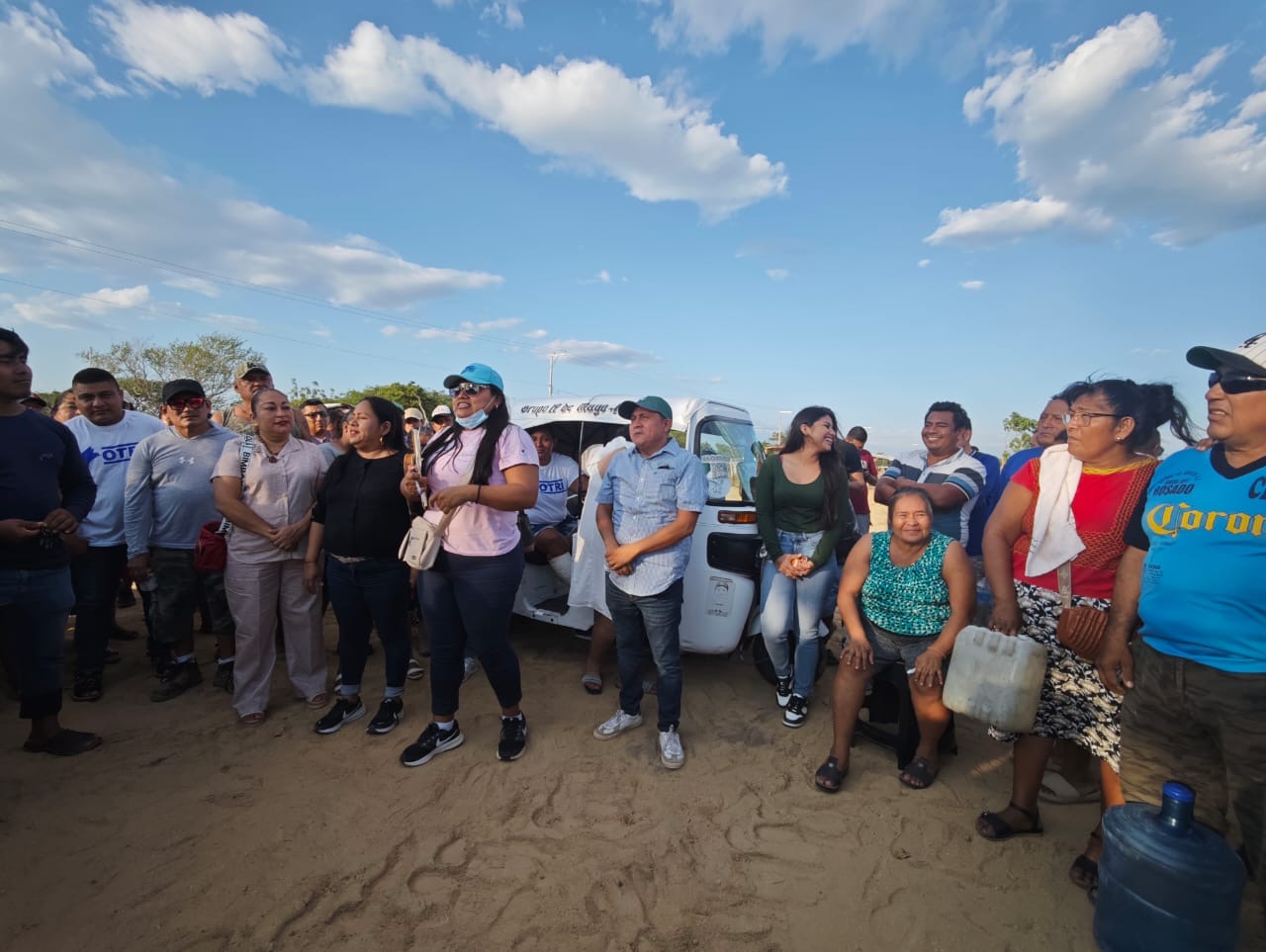 Pedro Bladimir “Chepe Fuco” refrenda compromiso con vecinos de la colonia 19 de Mayo