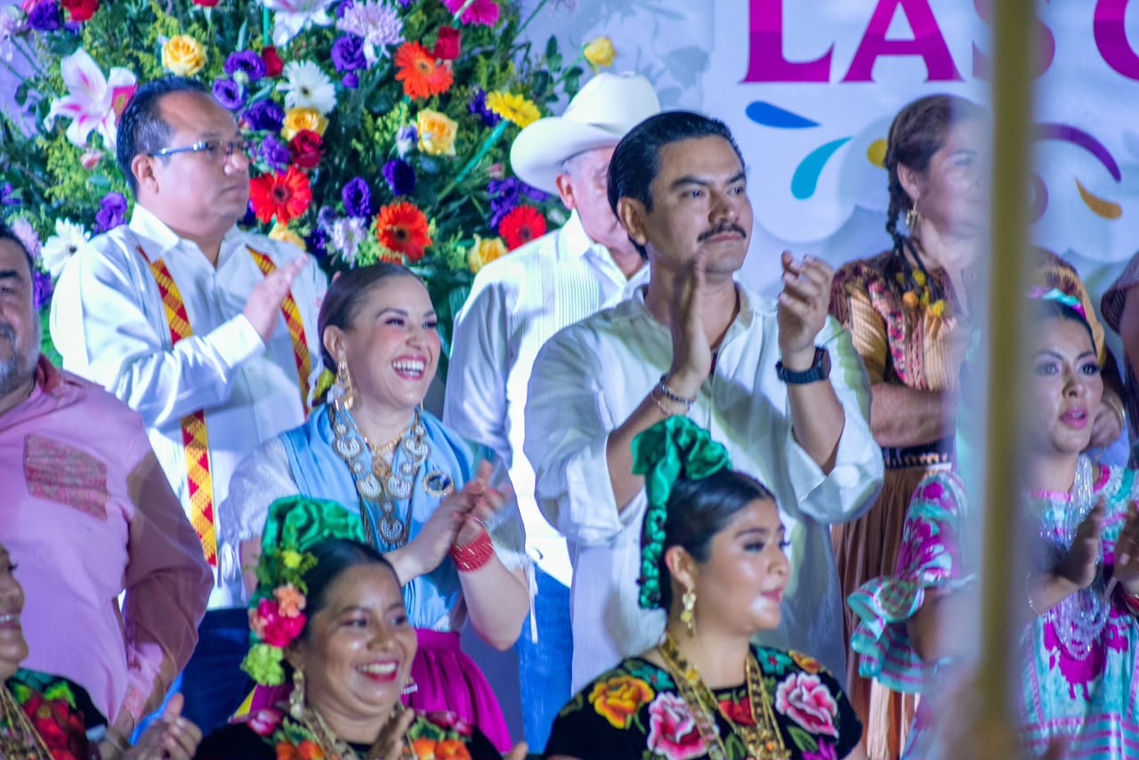 Oaxaca de Juárez lució su máximo esplendor durante la Calenda de las Culturas
