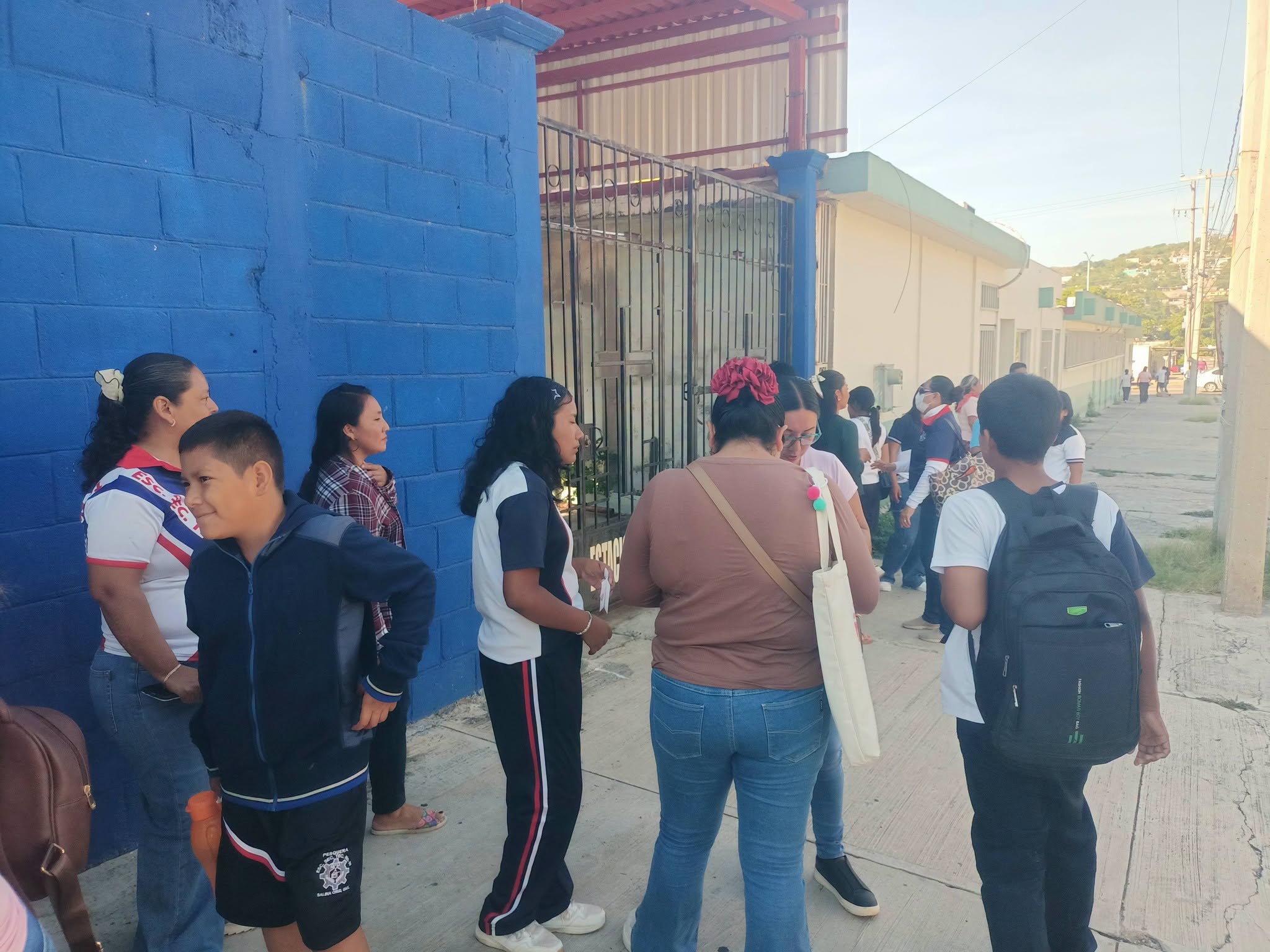 Sin electricidad y con clases recortadas: la situación en “La Pesquera”