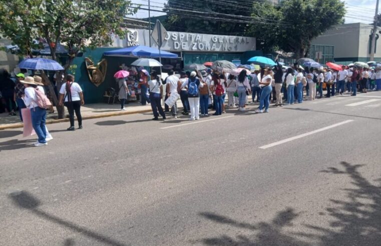 “¡Queremos plazas y mejores salarios!”: trabajadores del IMSS marchan en Oaxaca