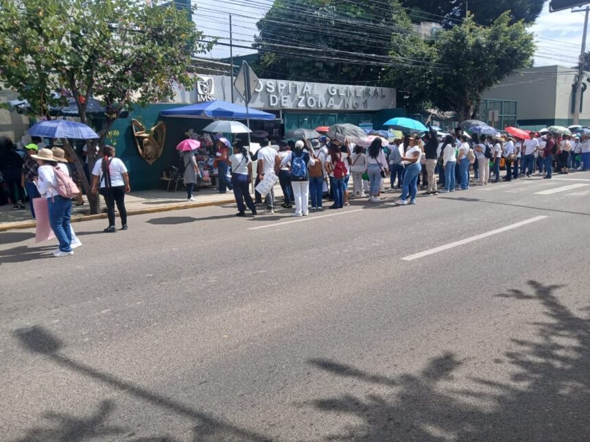 “¡Queremos plazas y mejores salarios!”: trabajadores del IMSS marchan en Oaxaca