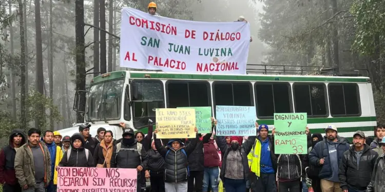 Ni la lluvia ni el frío los detienen: sigue el bloqueo en la carretera Sierra Juárez-Cuenca