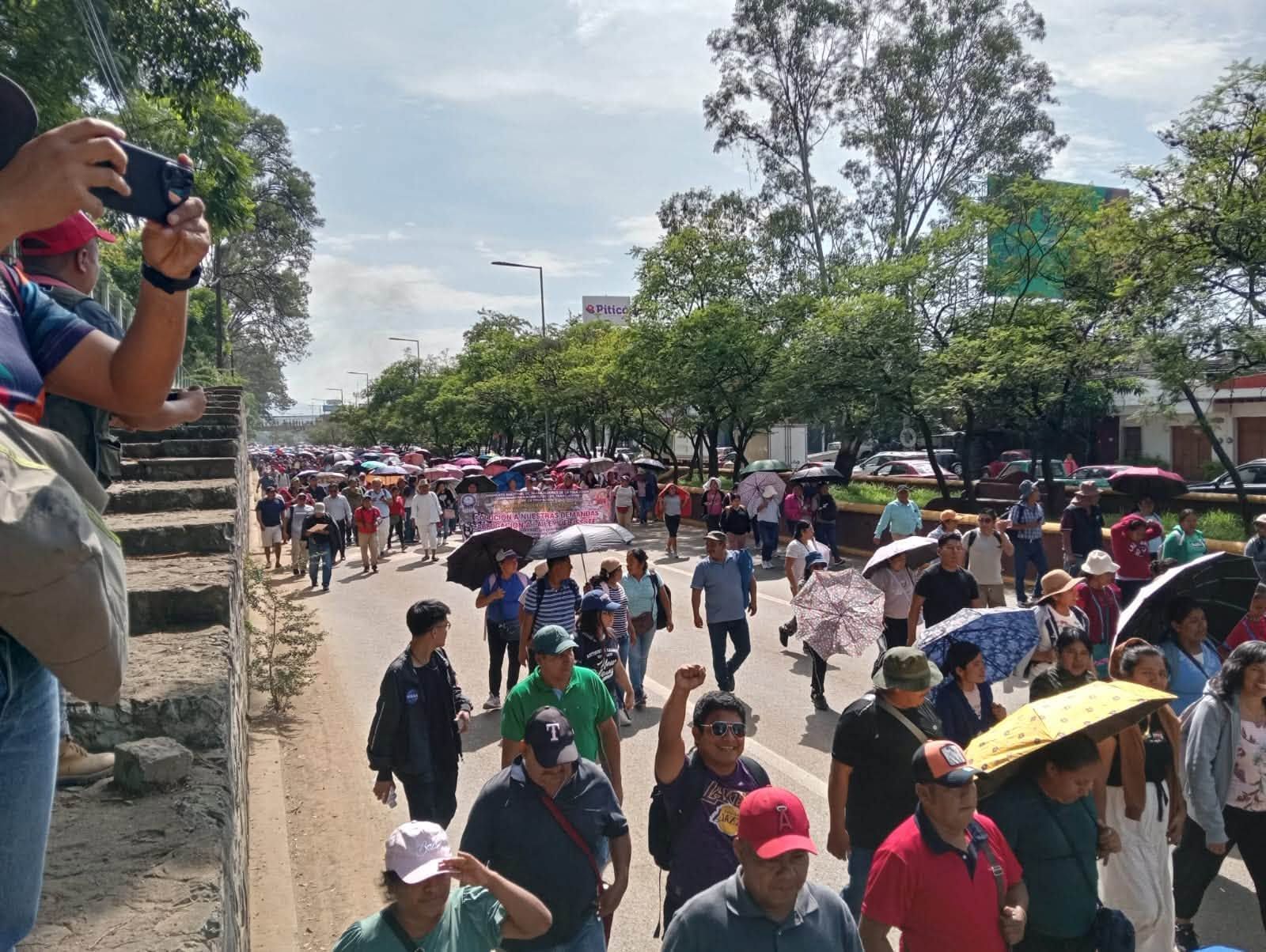 Educación Indígena de la Sección 22 toma las calles: inicia con plantón y marcha al Zócalo