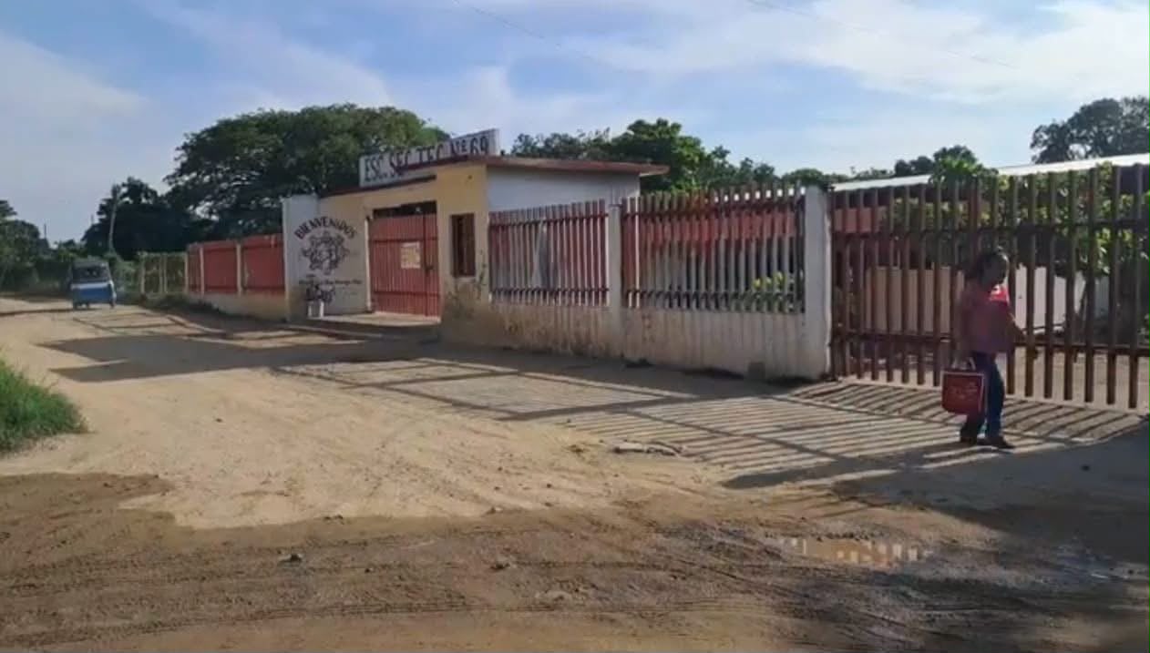 Ataque armado contra docente moviliza a policías en secundaria de San Blas Atempa