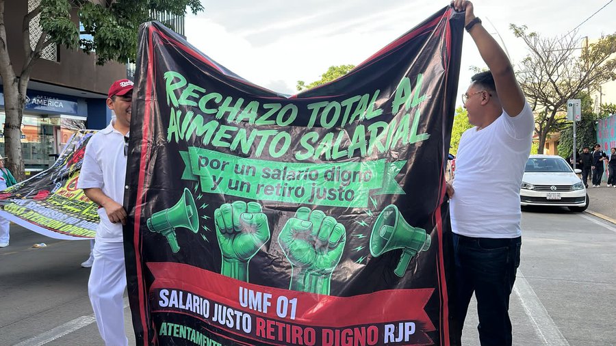 🚨 Marchan trabajadores del IMSS en Oaxaca; piden la salida de su líder sindical