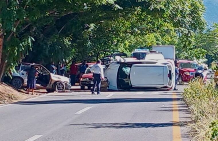 Choque entre tres vehículos deja una persona lesionada en Huayápam