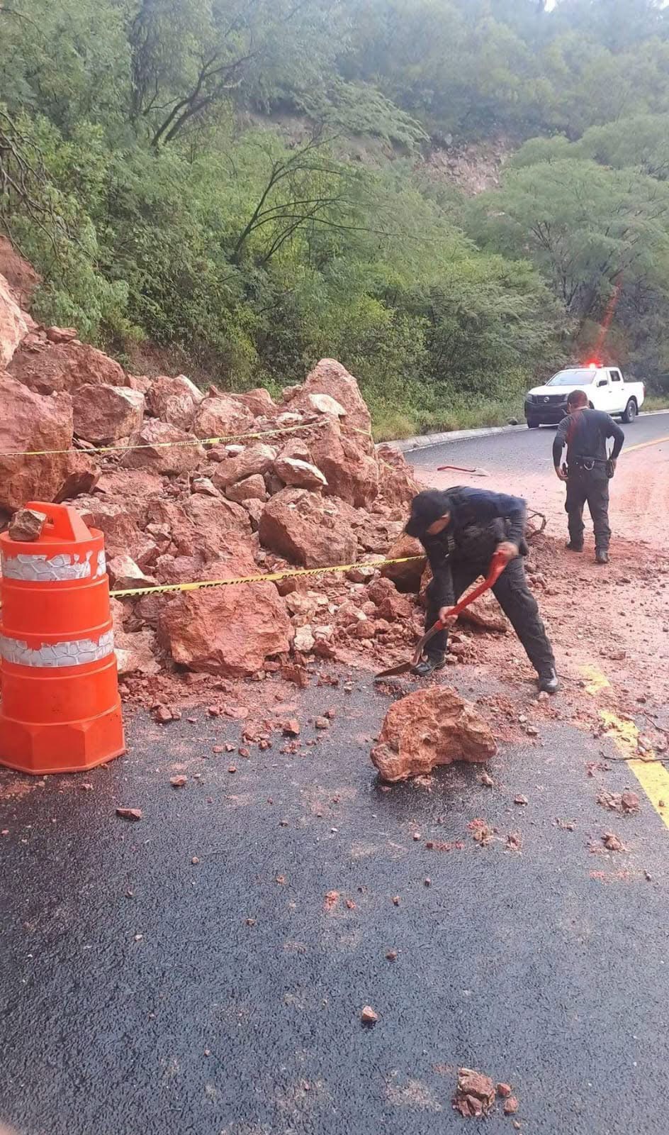 Deslizamiento de tierra afecta carretera Huajuapan–Juxtlahuaca