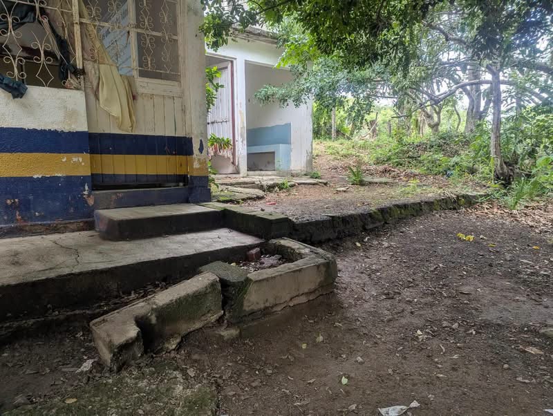 Estudian en un antiguo bar y ahora podrían quedarse en la calle: la historia de una telesecundaria de Oaxaca