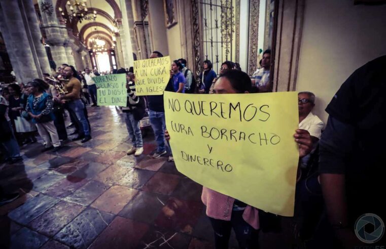 Exigen investigar a sacerdote en Ocotlán