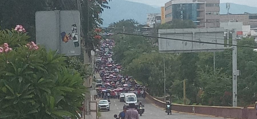 Marchan al Zócalo tras 72 horas de paro; docentes advierten nuevas protestas