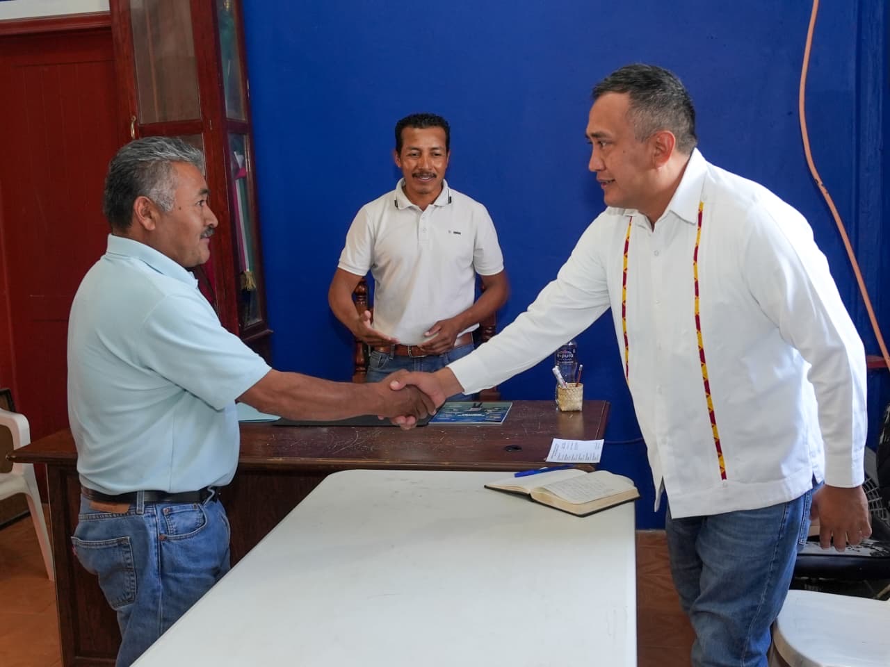 CONTINÚA ANTONINO MORALES RECORRIENDO OAXACA COMO SENADOR DE TERRITORIO