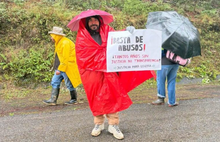 ¡Segundo día de bloqueo! Pasajeros quedan varados en la carretera Oaxaca-Tuxtepec