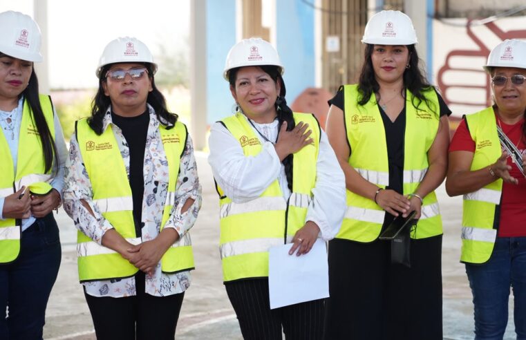 Inicia Nancy Benítez rehabilitación de cancha deportiva en la colonia La Paz