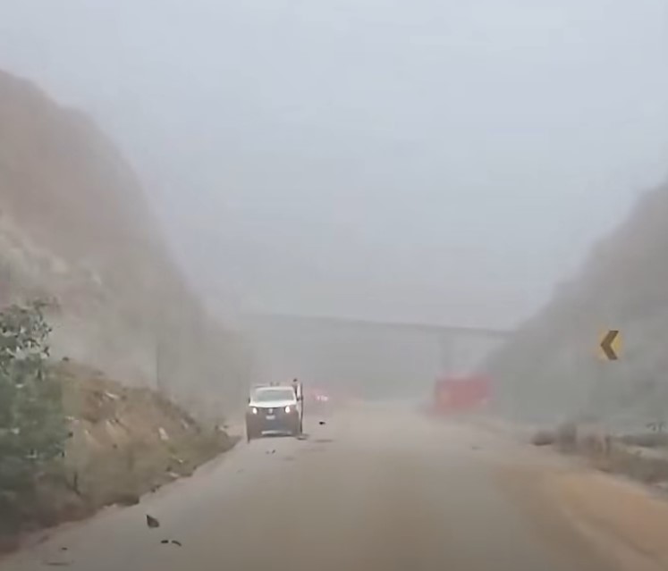 ¡Precaución! Derrumbes complican el paso en la autopista Oaxaca-Puerto Escondido