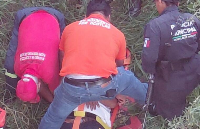 ¡Cae del Puente Naranja en Ocotlán! Hombre queda grave y buscan a sus familiares