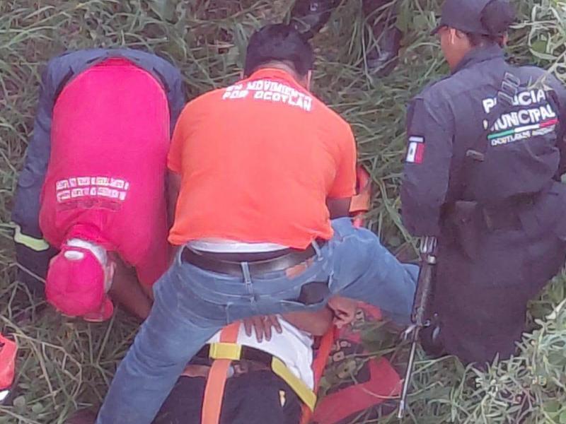 ¡Cae del Puente Naranja en Ocotlán! Hombre queda grave y buscan a sus familiares