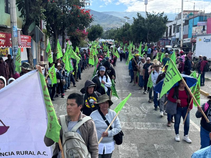 Marchan en Oaxaca para exigir justicia por el crimen de Catarino Torres Pereda