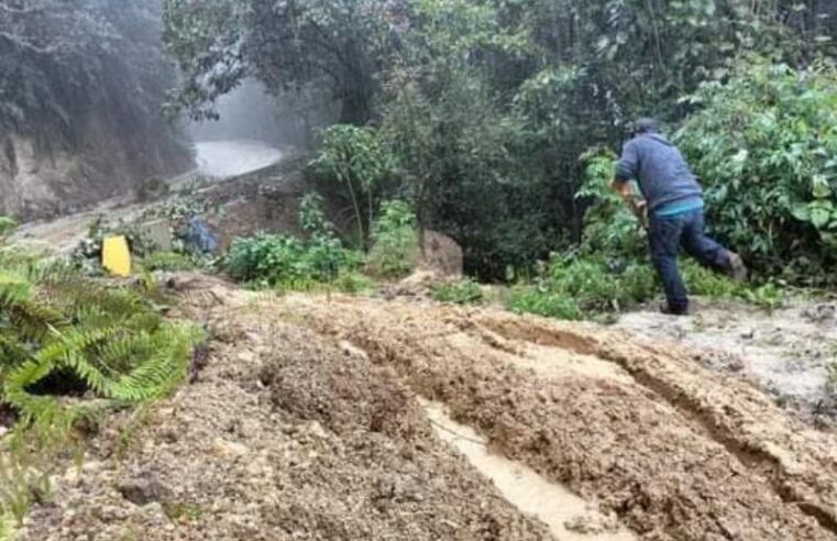 Lluvias ponen en alerta a escuelas de la Sierra Norte; piden priorizar la seguridad de alumnos
